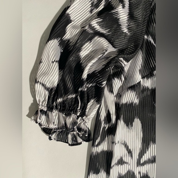 NEW Plus Size 2X Slim Factor Investments Ikat Floral Collar Button Front $99 - Picture 8 of 12